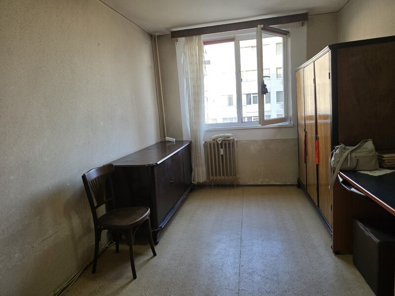 Titan, 10 minute metrou, chiar la parcul Titanii, pe Postavarul, bloc 1976