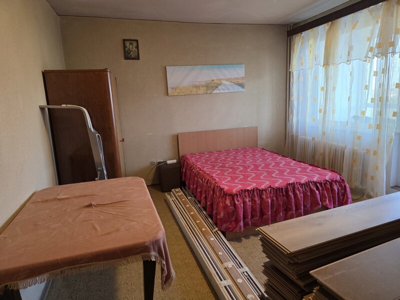 Titan, 10 minute metrou, chiar la parcul Titanii, pe Postavarul, bloc 1976