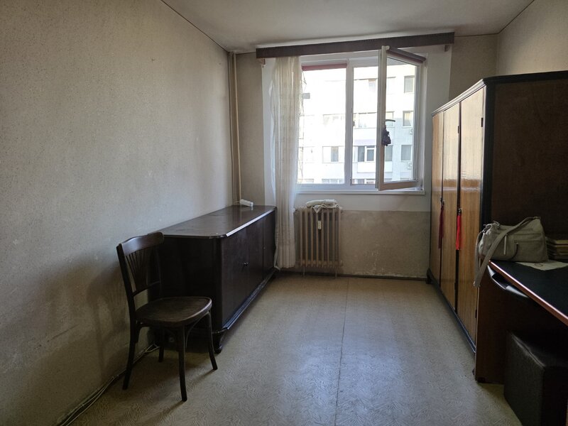 Titan, 10 minute metrou, chiar la parcul Titanii, pe Postavarul, bloc 1976