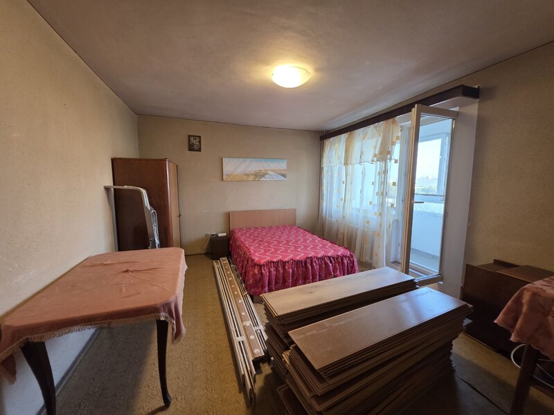 Titan, 10 minute metrou, chiar la parcul Titanii, pe Postavarul, bloc 1976